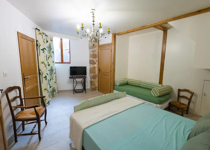 Oustal De La Frayssiere Bed & Breakfast