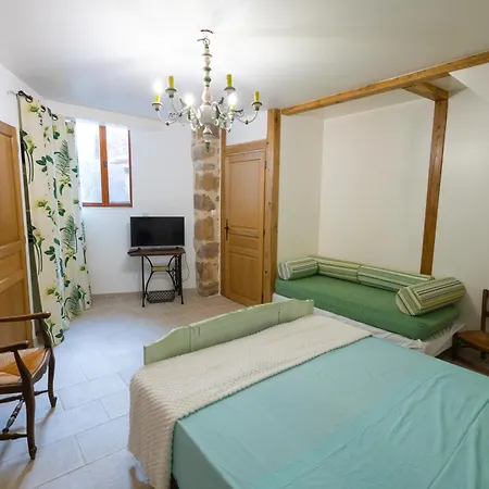 Oustal De La Frayssiere B&B