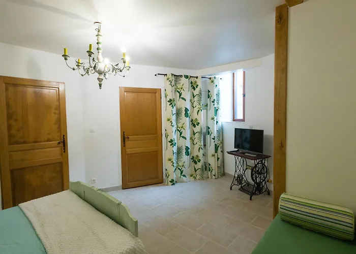 Oustal De La Frayssiere Bed and breakfast *